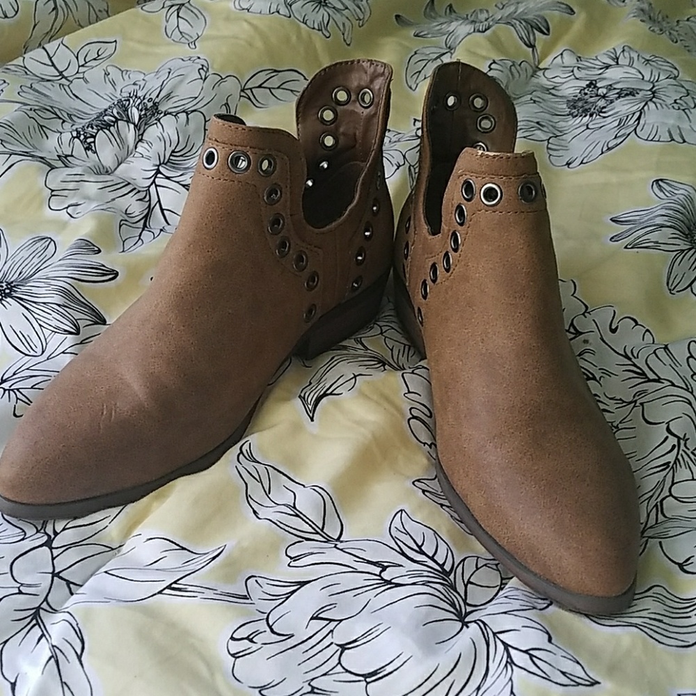 Ankle booties